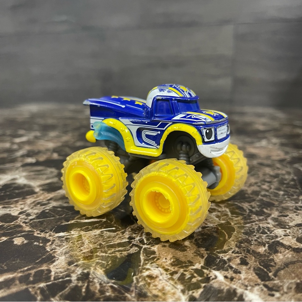 Blaze And The Monster Machines Robot Rider Darrington , Nickelodeon